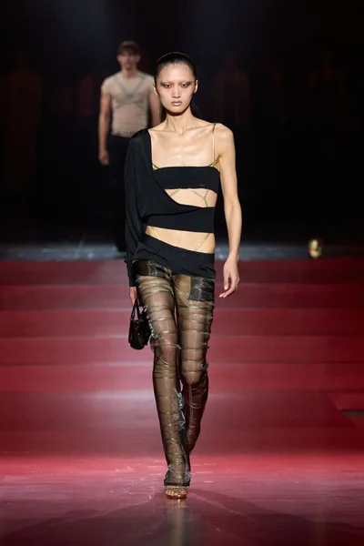 Look 14